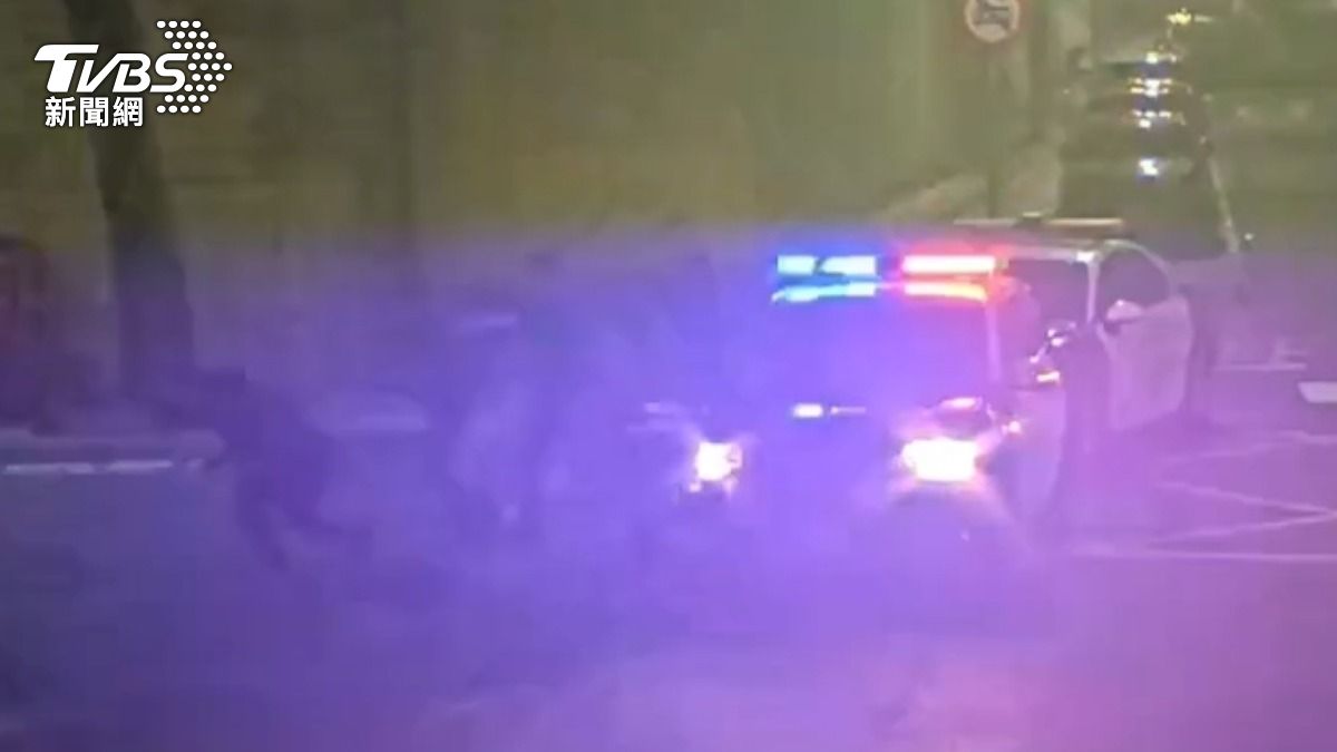警方獲報趕抵現場。(圖/TVBS)
