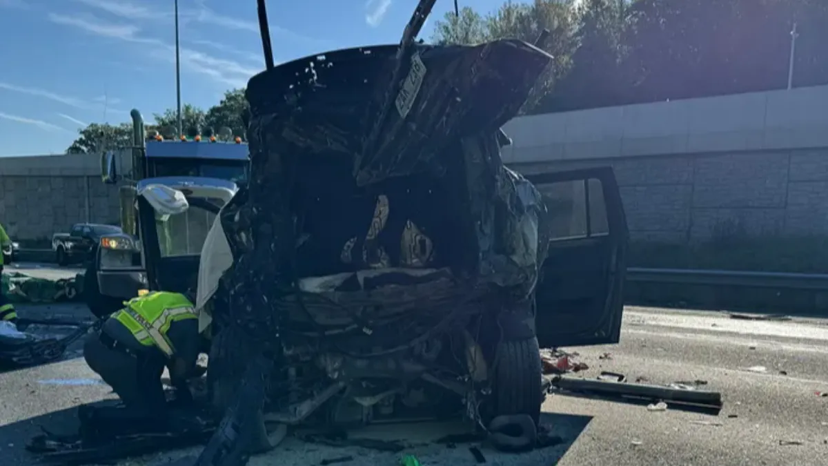 這起車禍不幸造成5人死亡,另有至少44人受傷送醫。(圖/翻攝自維吉尼亞州警察局)