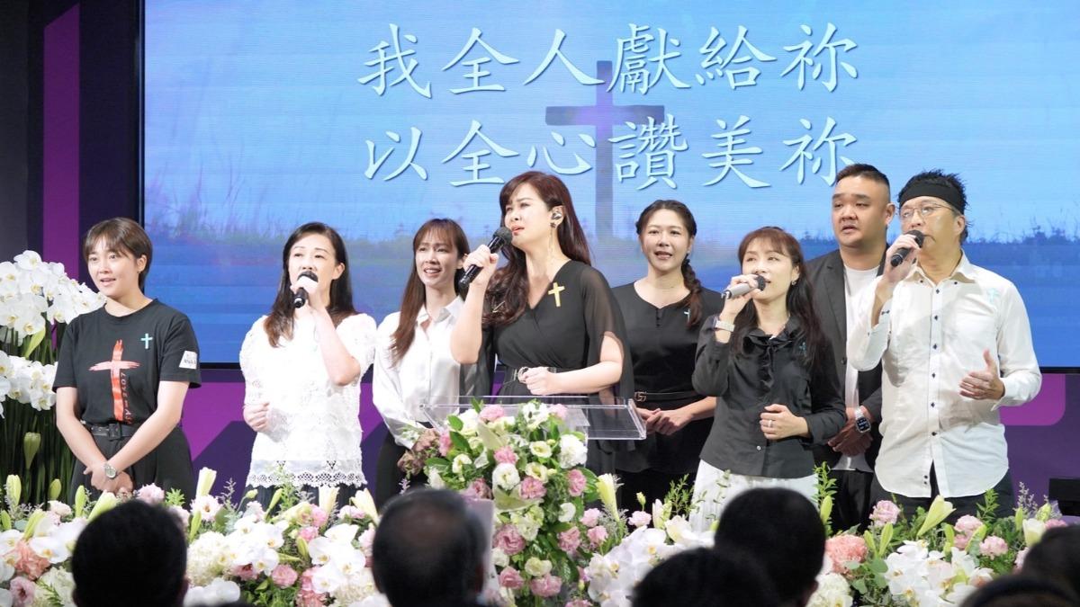 宋逸民與宋達民夫妻舉辦追思禮拜送最後一程。(圖/藝起發光、藝之星教會提供)