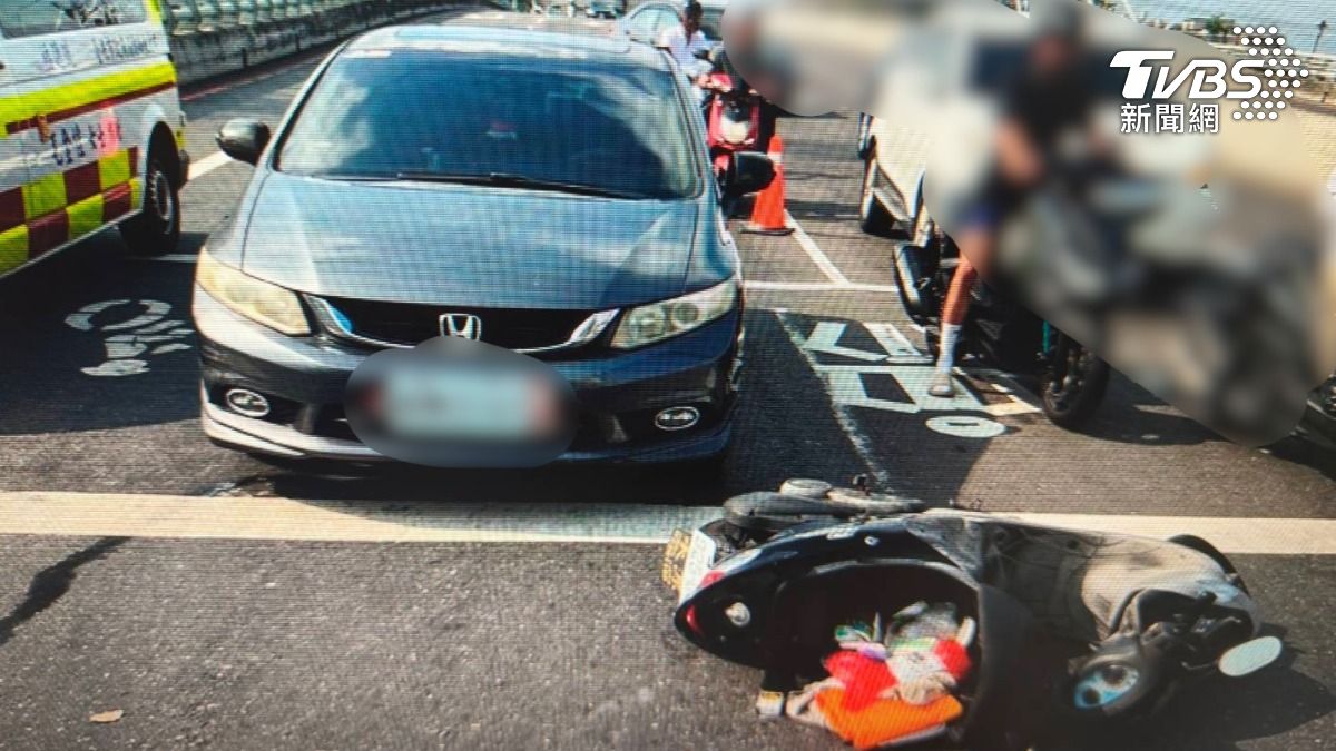 大清早喝斷片？酒駕男等紅燈突暴衝　2女騎士遭鏟飛掛彩