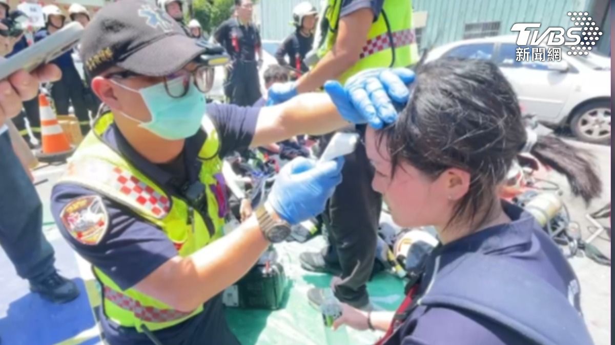台中消防員頂30多度高溫滅火! 後勤照護區監測警消血氧.體溫變化