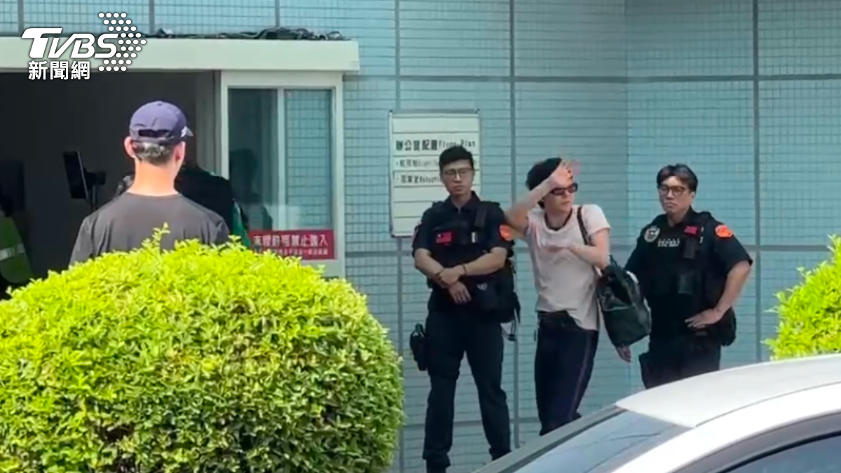 直擊/GD高雄首唱後搭專機離台! 「高舉雙手」頻鞠躬向粉絲道別