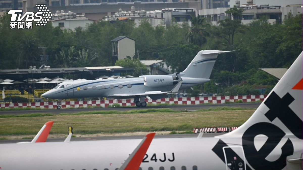 GD下午搭乘私人專機離台。(圖/TVBS)