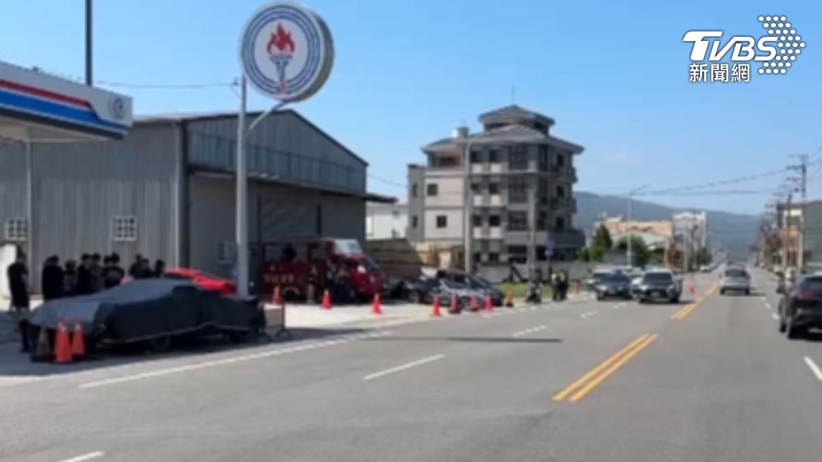 加油站驚見改裝車「甩尾冒火花」！車廠開幕日警方設臨檢點