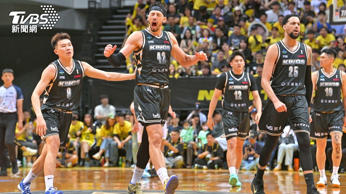 新北國王今（31）日第四戰對上福爾摩沙夢想家，96：93拿下勝利。（圖／胡瑞麒攝）