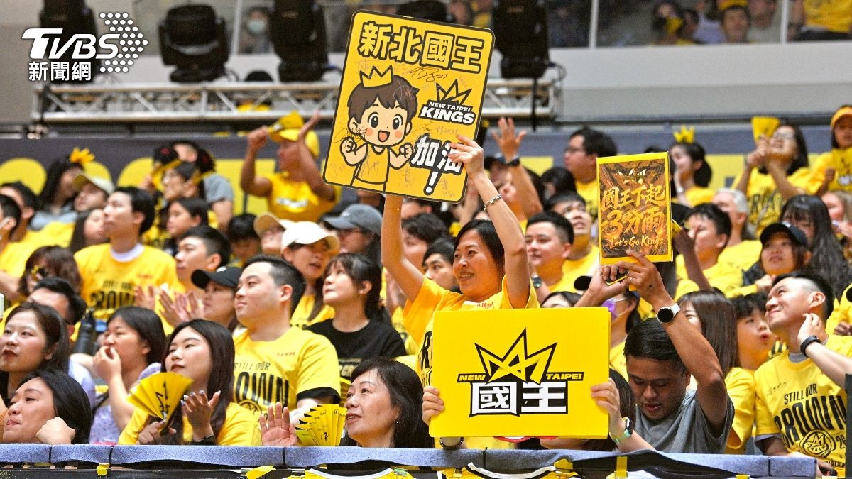 許多球迷到場熱烈支持球隊。(圖／胡瑞麒攝)