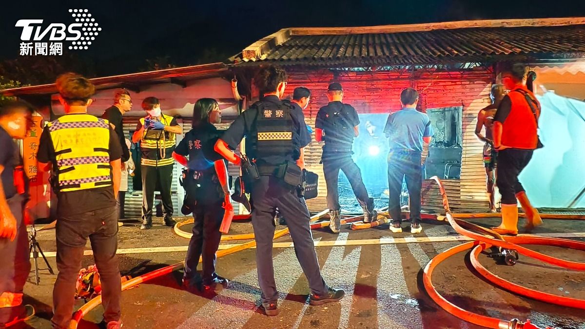 目前鑑識與火調人員已至現場進行勘查,以釐清確切起火原因。(圖/陳冠宇攝)