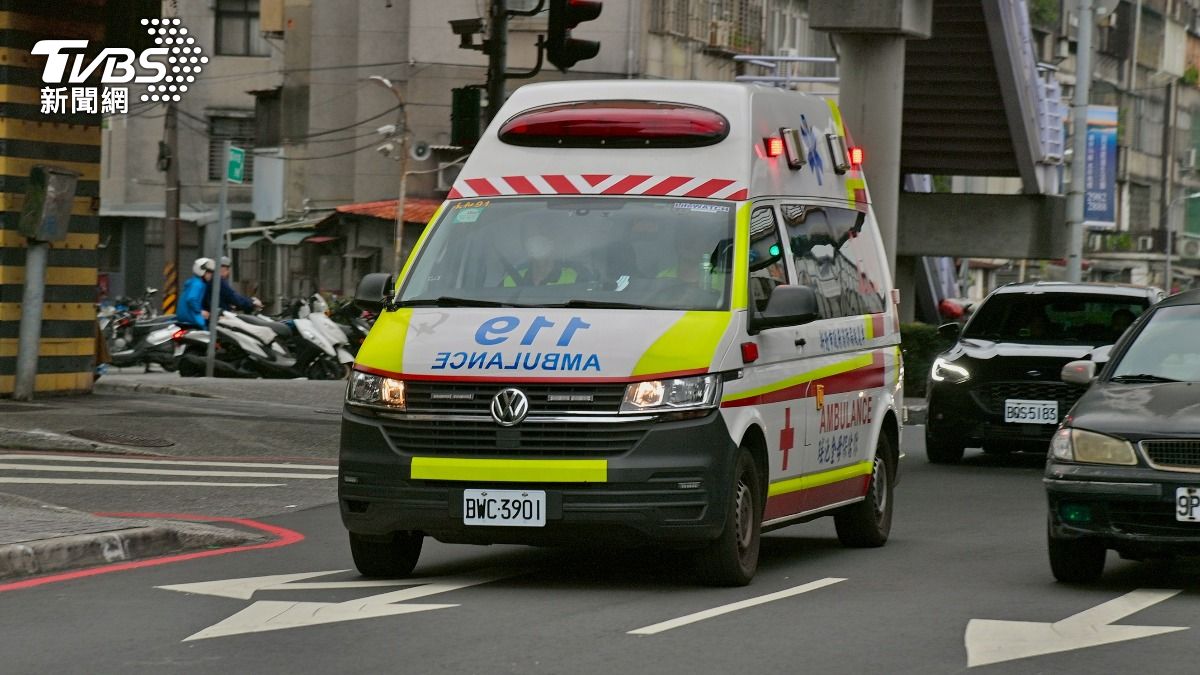 快訊/新北男公寓5樓頂墜樓「頭顱變形」送醫亡 路過民眾嚇傻