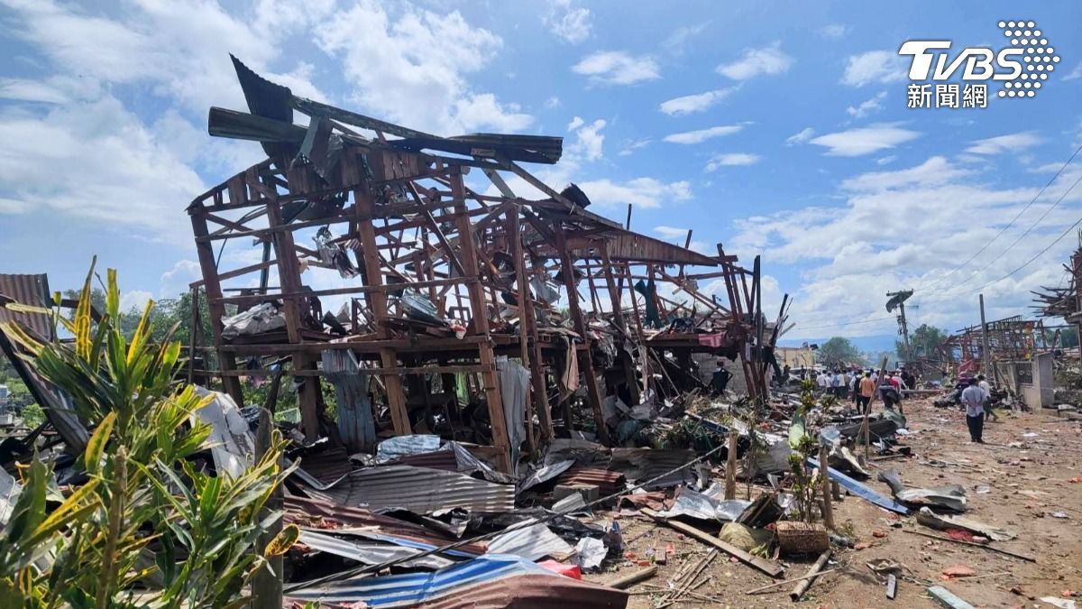 緬甸東北礦坑炸藥倉庫爆炸後慘況(圖/達志影像美聯社)
