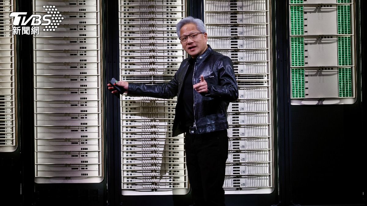 輝達GTC/黃仁勳推DSX AI工廠生態系 再喊「買越多、賺越多」