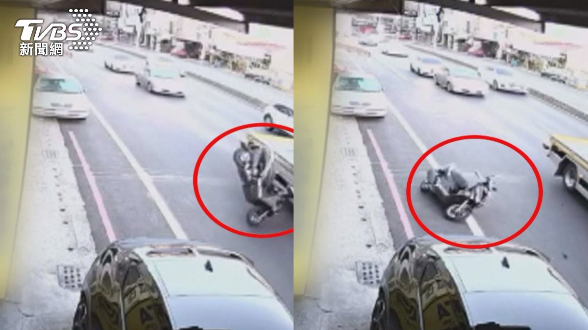 事發當時,平板上的機車先是彈跳了一下,隨後車身越來越歪斜,最終整輛機車180度翻轉,龍頭直接著地旋轉一圈後重摔在地。(圖/TVBS)