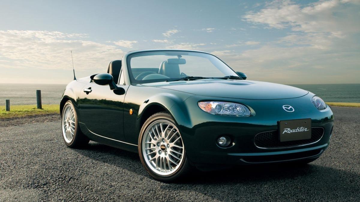 歷代Roadster (MX-5) 曾多次採用綠色相關車色,圖為第三代車型。(圖/Mazda提供)