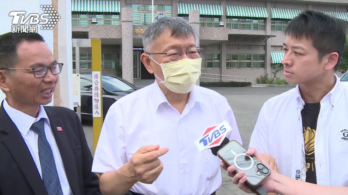 前民眾黨主席柯文哲今（1）日在台北監獄探望前立委蔡正元，並透露兩人交談細節。（圖／TVBS）