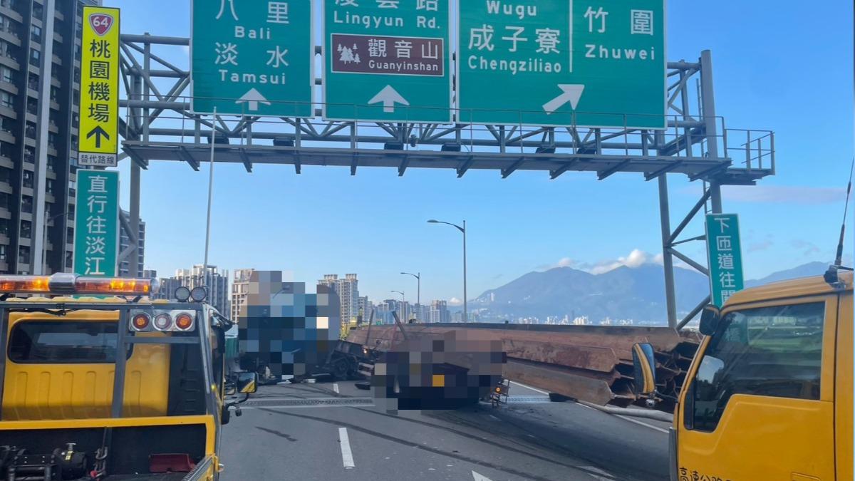 快訊/下班快改道!曳引車「折甘蔗」卡路中央 台64西向全線塞爆