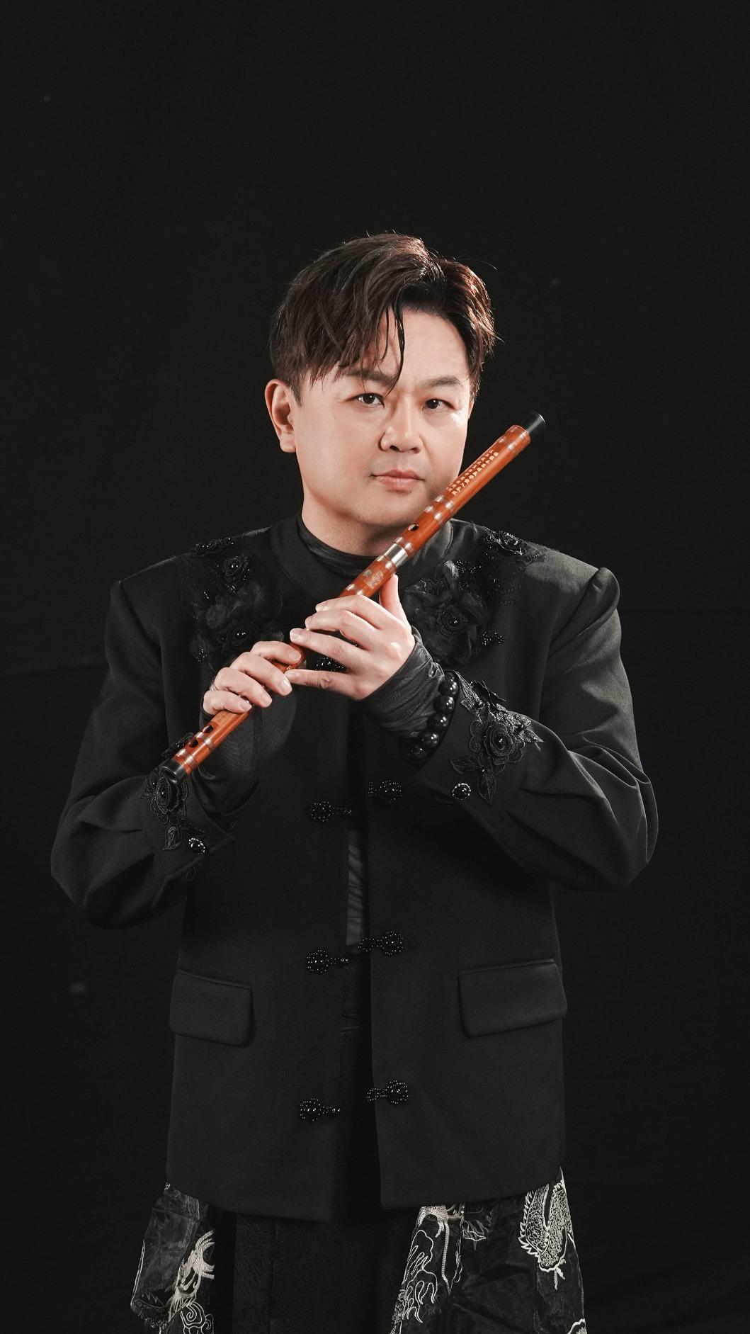 蘇震洋很會吹中國笛聲。（圖／綵星娛樂提供）
