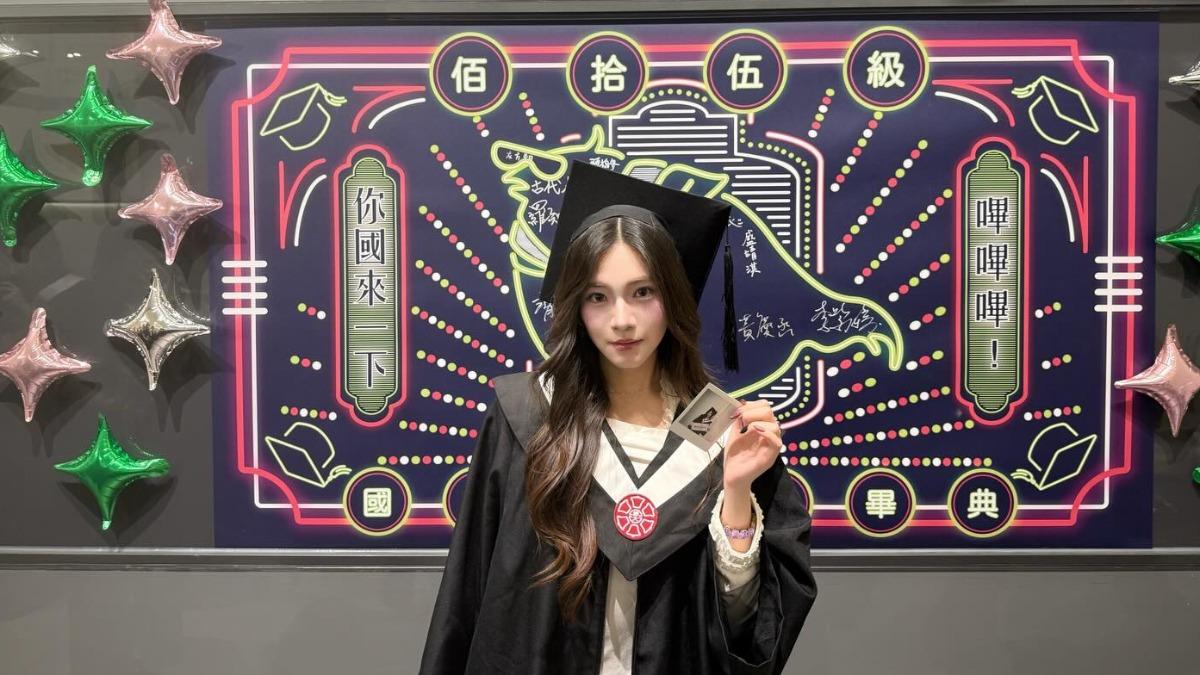 「最美星二代」師大畢業了!李㼈正妹女兒絕美學士照曝光 根本就是仙女