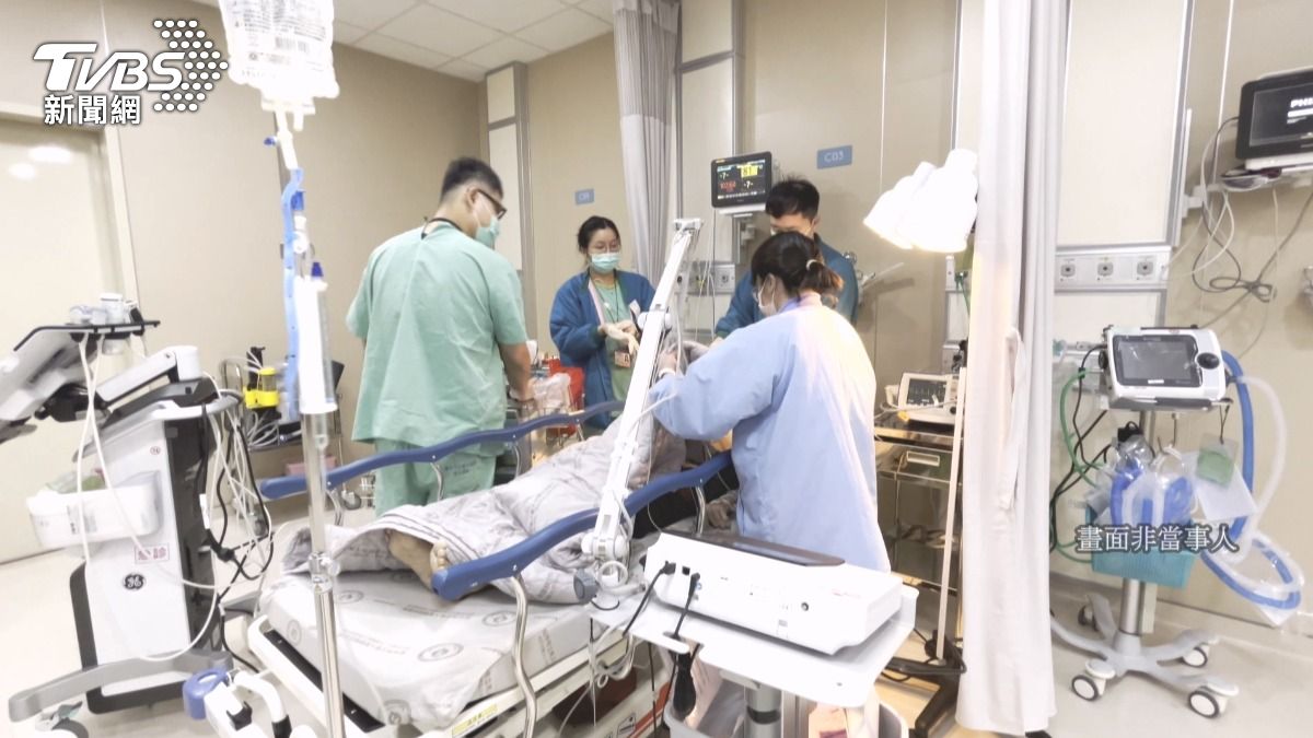 工作30年險遇死劫!工人「電流穿心」倒地,搶救後奇蹟甦醒。(圖/醫院提供)
