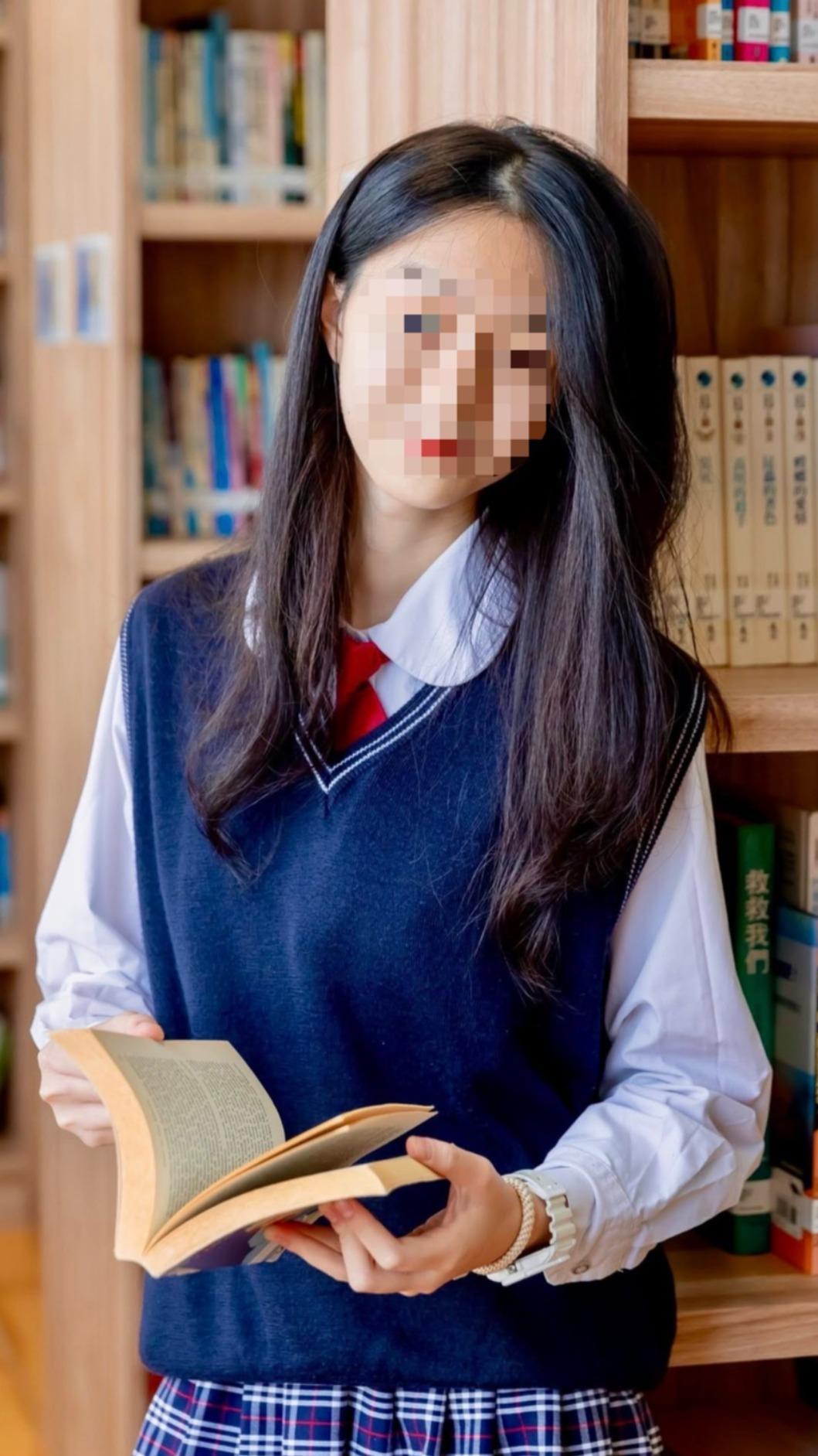 吳鈴山女兒清秀飄仙氣。(圖/翻攝自臉書)
