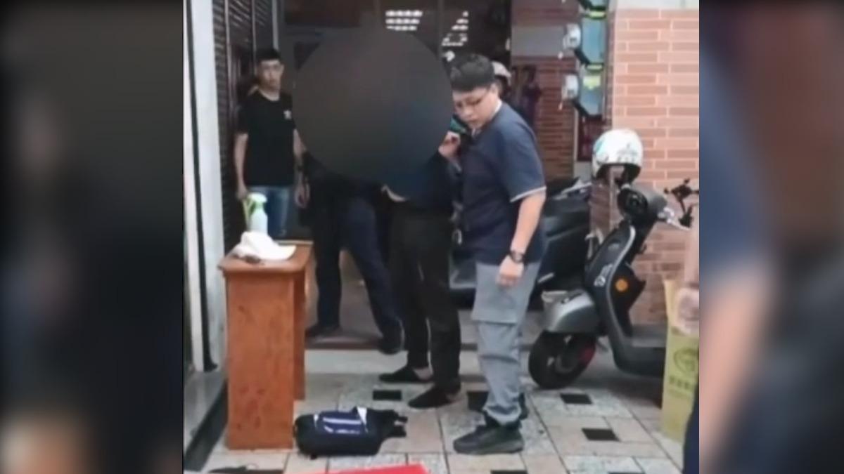 搶匪被警方帶回。(圖/Threads網友授權提供)