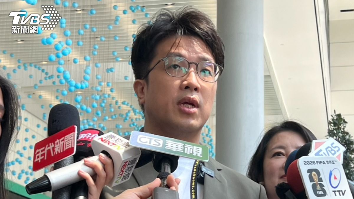 蔣萬安答詢靠iPad提示? 沈伯洋酸:了解市政就不用看稿