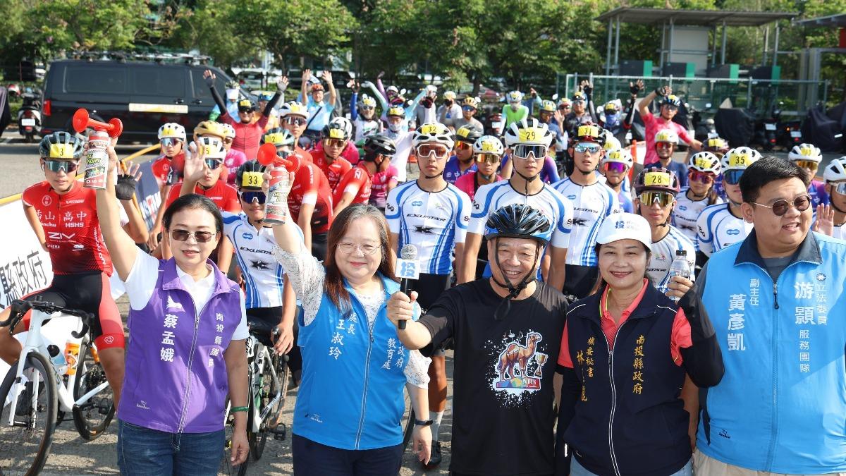響應6月3日「世界自行車日」，南投縣政府3日在竹山鎮舉辦「宜居南投環縣漫騎」活動，縣府表示，除全力以永續、綠色、環保目標推動縣政，也盼發展在地運動產業與綠色低碳旅遊風氣。（圖／南投縣政府提供）