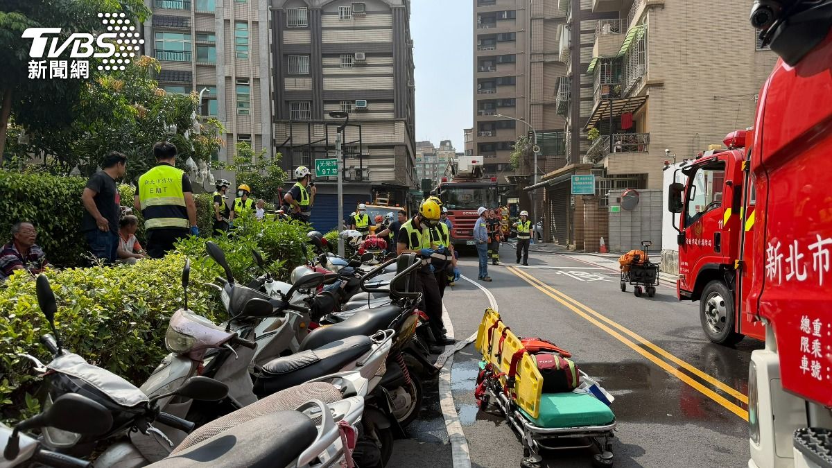 大批警消到場搶救。(圖/TVBS)