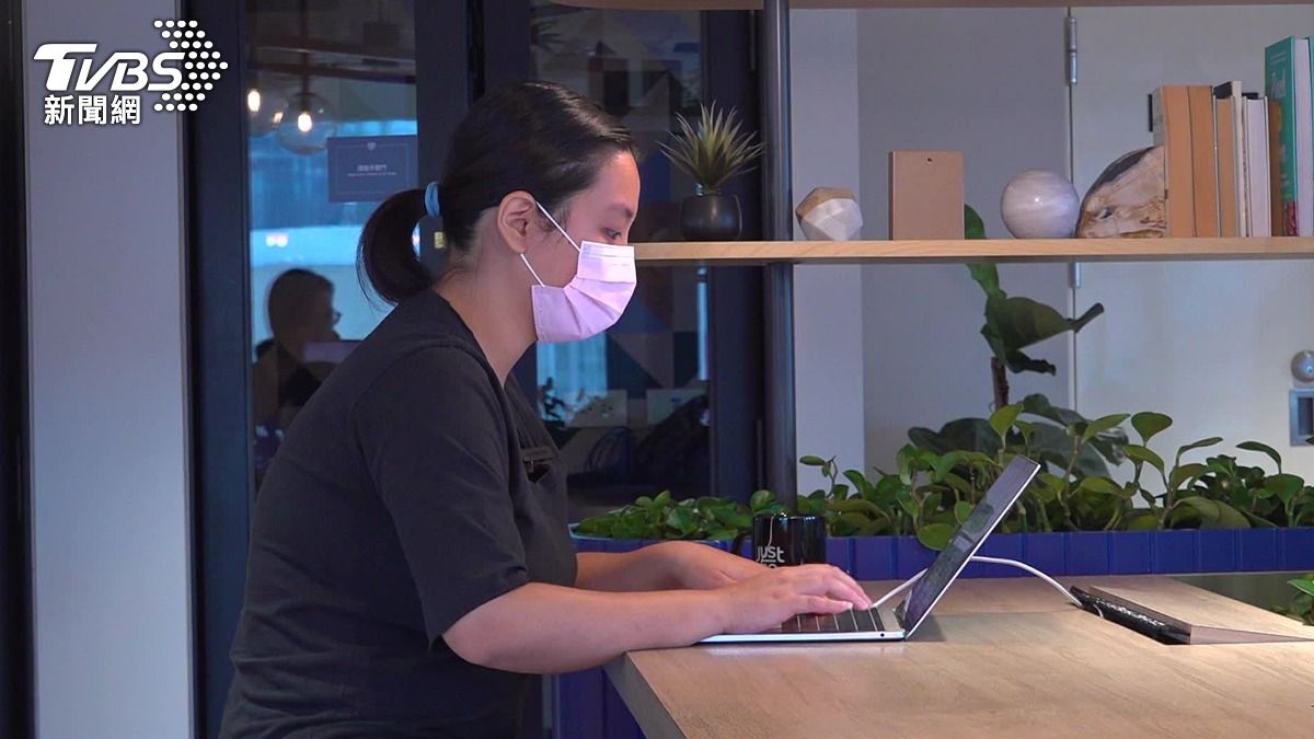 打工兼差族認為,單一工作場景,無趣又沒靈感。(圖/TVBS)