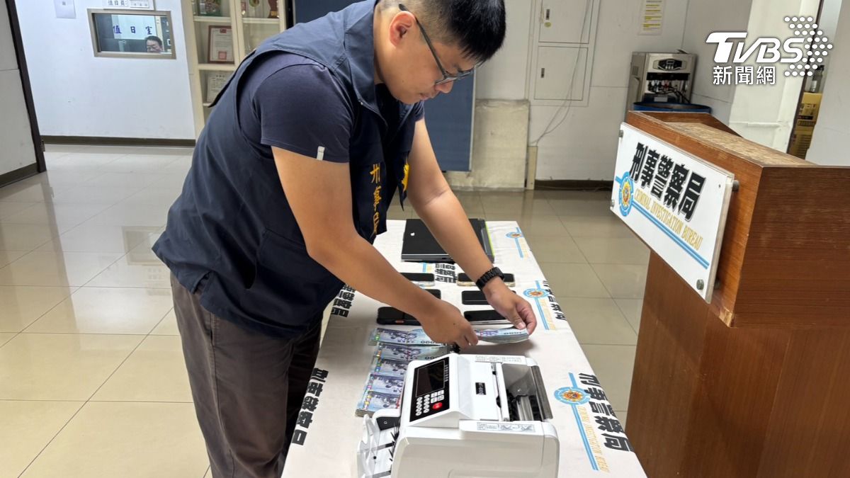 詐騙集團從主嫌到車手皆以知名動漫角色作為代號,詐騙金額高達887萬元。(圖/TVBS)