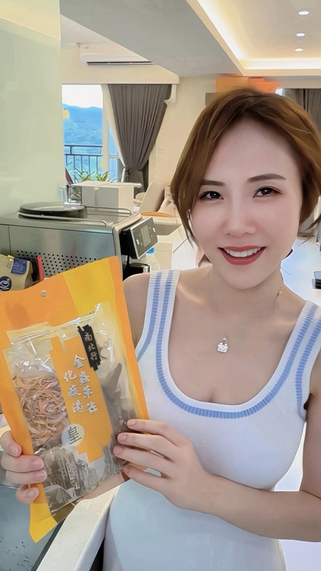 吳申梅回香港養病,老公更推薦她用金蟲草煲湯。(圖/喜上梅梢娛樂提供)