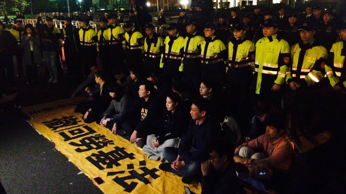 黃國昌新書轟洪慈庸、林昶佐「落跑」!時代力量揭真相要求道歉