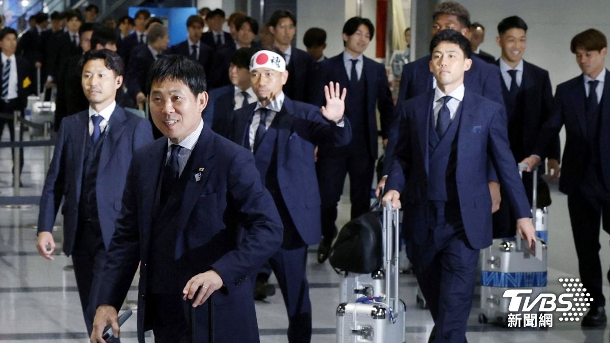 日本國家隊啟程移師墨西哥,39歲老將「長友佑都」頭帶鬥魂頭巾出戰世界盃 (圖/達志影像路透社)