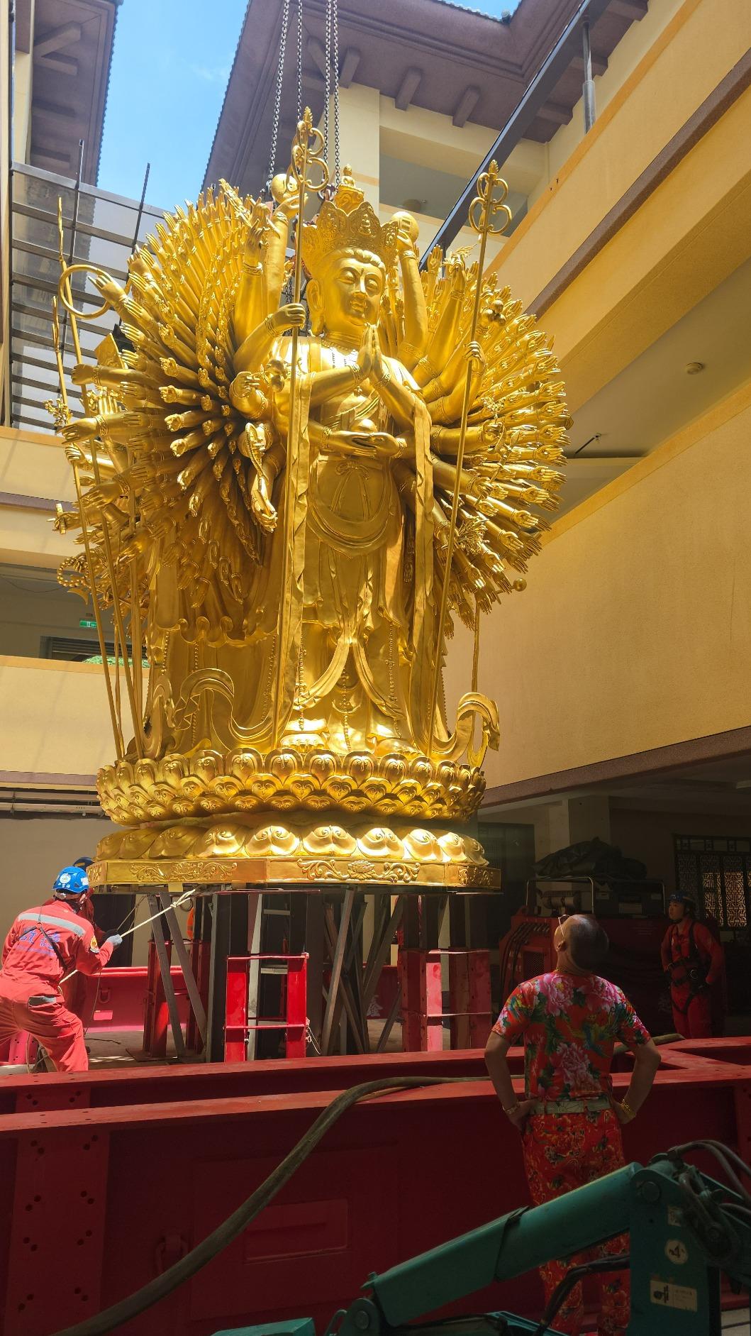 神明還在夢中指定要由啟德公司負責吊掛工程。(圖/胡漢龑提供)