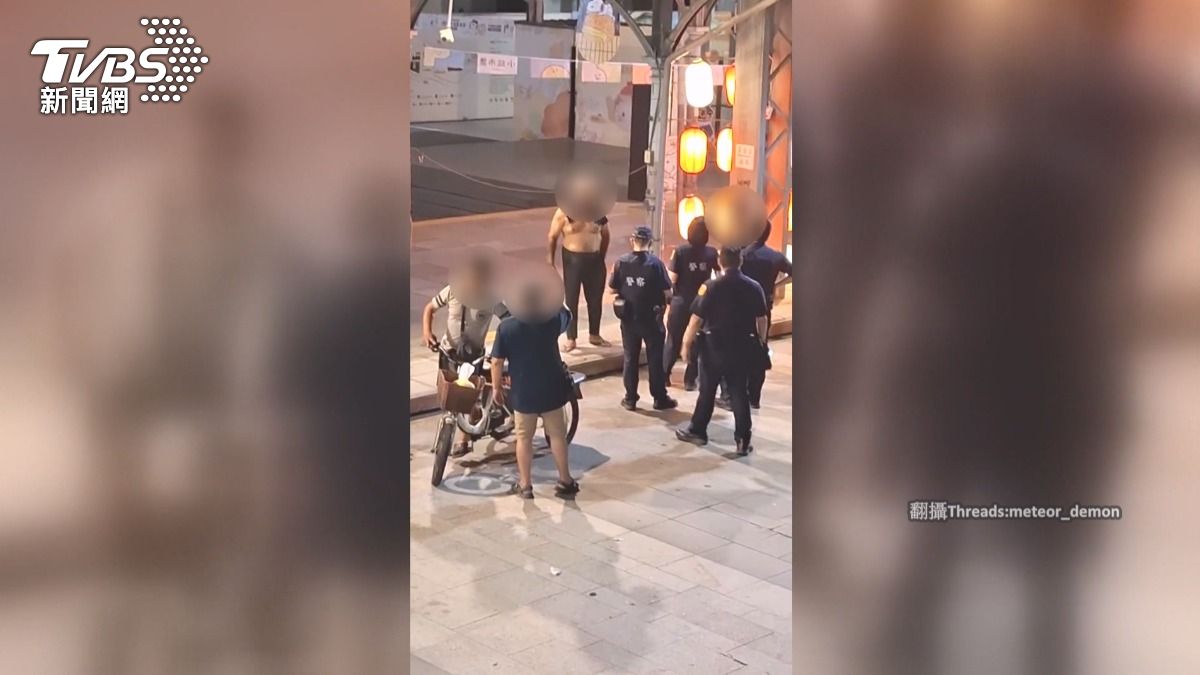疑「收錢不交貨」台中火車站街友內鬨,怒踹大喊叫警察。(圖/民眾提供)