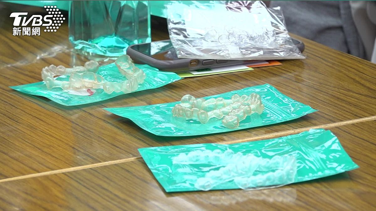 牙套爭議持續延燒，部分患者反映品質有問題。（圖／TVBS）