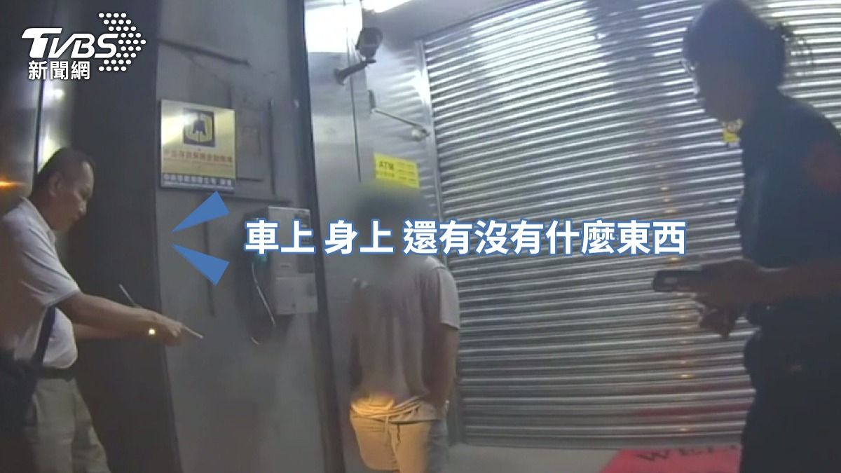 草屯警破車手「游擊戰」！副分局長親自跟蹤，ATM前攔人逮獲。(圖／TVBS)