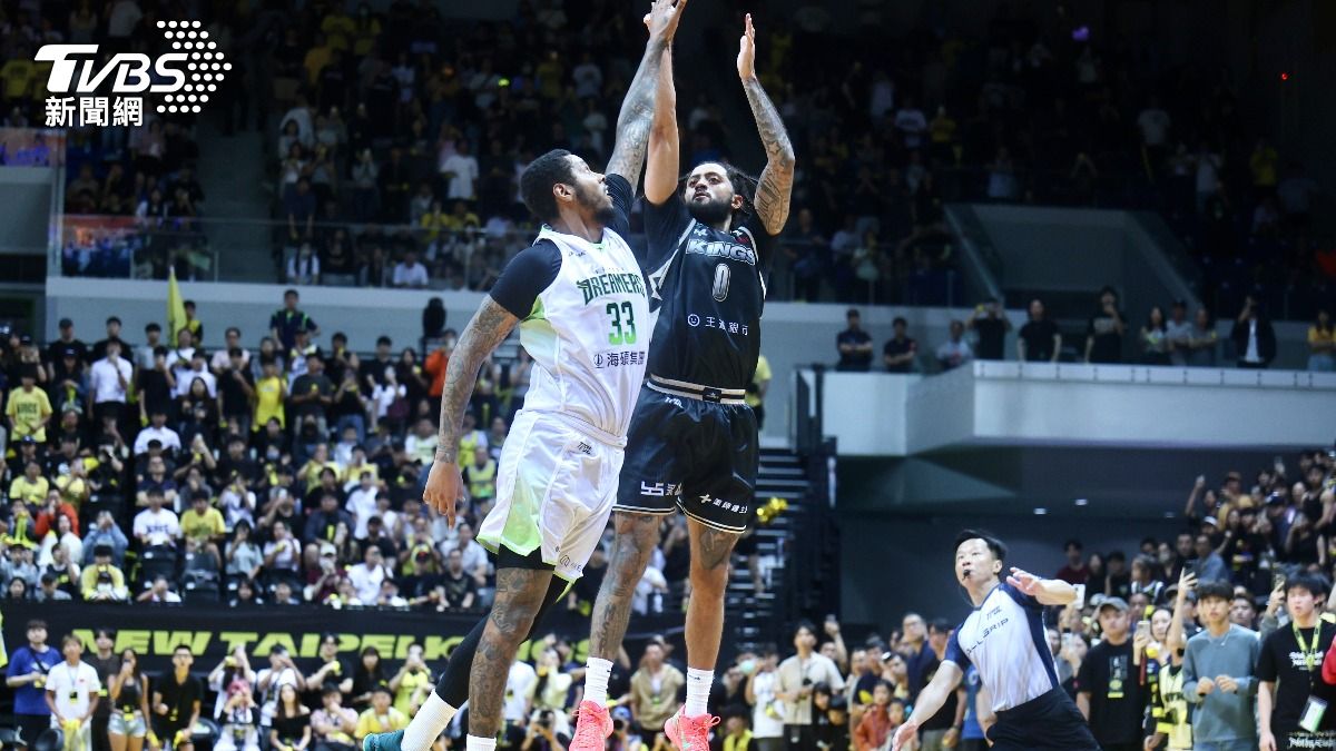 決勝節，夢想家靠著湯普金斯（左）連拿5分。（圖／華子琛攝）