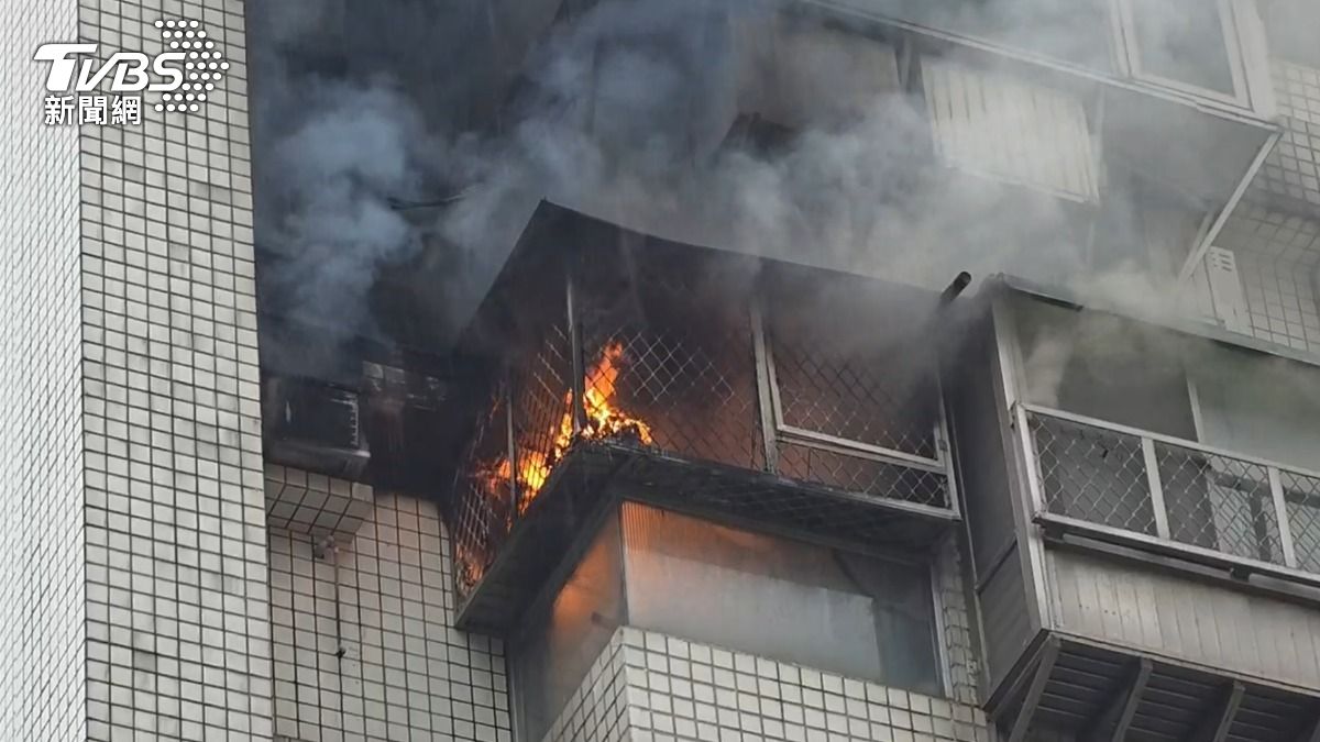 北市八德路大樓住宅傳出火警。（圖／TVBS）