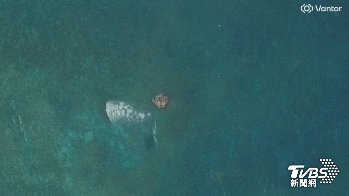 南海黃岩島入口處可能存在一具漂浮物。(圖/達志影像路透社)