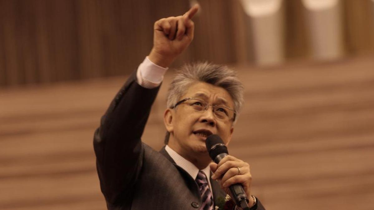 寇紹恩因為腦出血已插管第7天。(圖／翻攝臉書)