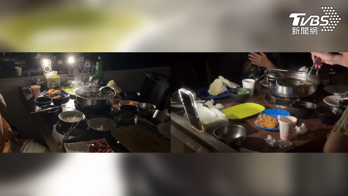 當時突然停電不少店家仍在營業,突如其來的停電讓用餐民眾措手不及,有人火鍋吃到一半,只好拿出手機開啟手電筒照明繼續用餐(圖/TVBS)