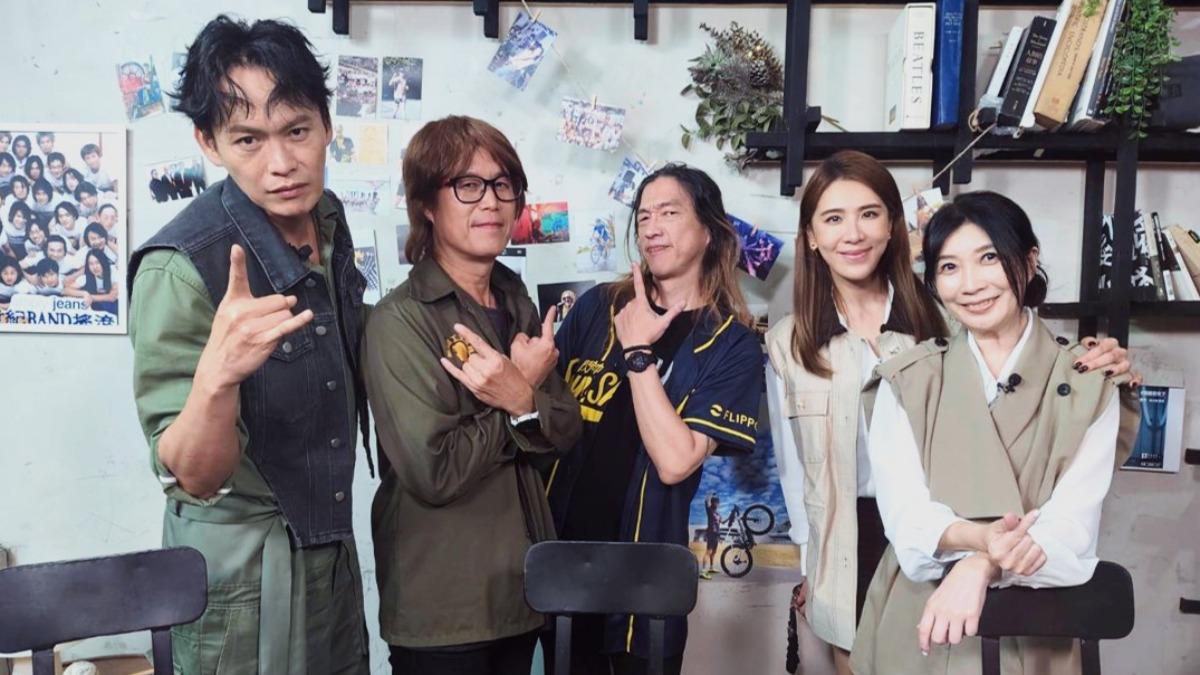吉董(左二)和鈞董作客黃嘉千(右起)、小禎和黃鐙輝的節目。(圖/徽摩立科技提供)