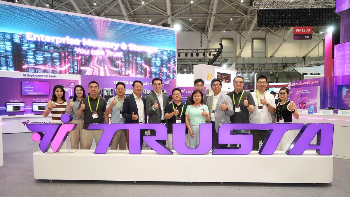 FADU 與威剛管理層及團隊於 COMPUTEX 2026 威剛展位合影留念，展現雙方在儲存技術領域持續深化合作關係。（圖／FADU提供）
