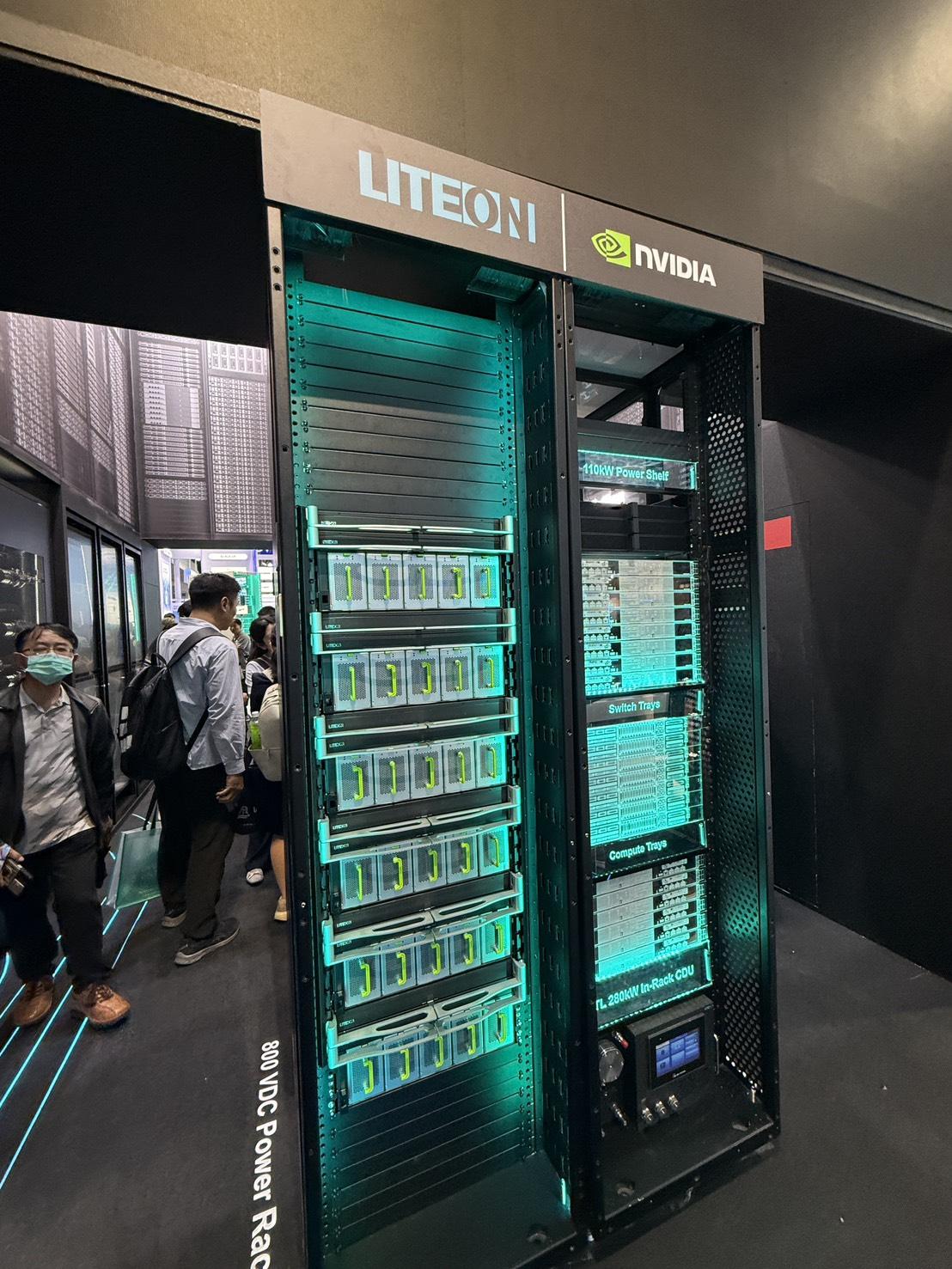 光寶科「雲端基礎設施系統與平台事業群」首度實機展出800 VDC Power Rack液冷電源機櫃。