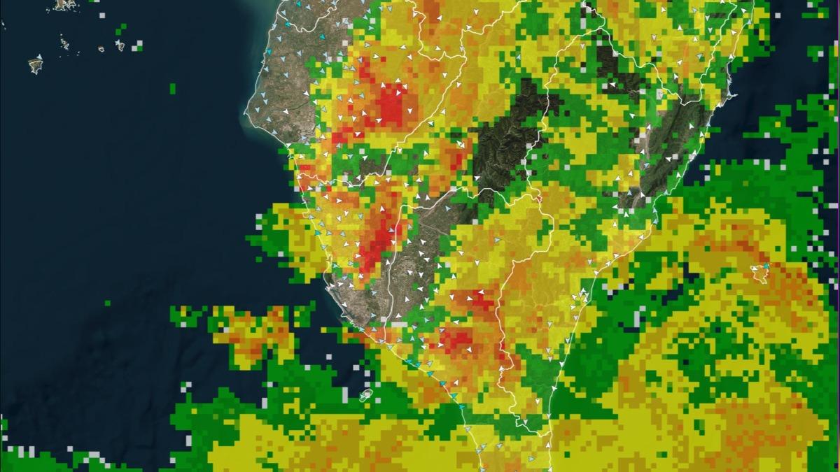天氣/低壓穿越中!粉專示警「5縣市」雷雨開轟 各地影響時程曝