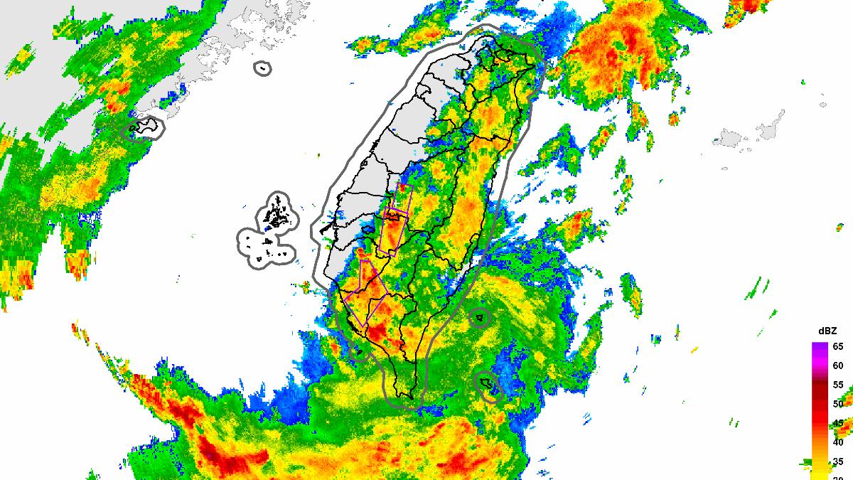 屏東春日累積雨量破200毫米！大雷雨狂轟南臺灣防劇烈降雨