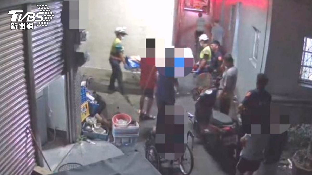 老老照護驚魂！失智妻走失翁跌倒，兒靠「監視器」千里外救雙親。(圖／民眾提供)