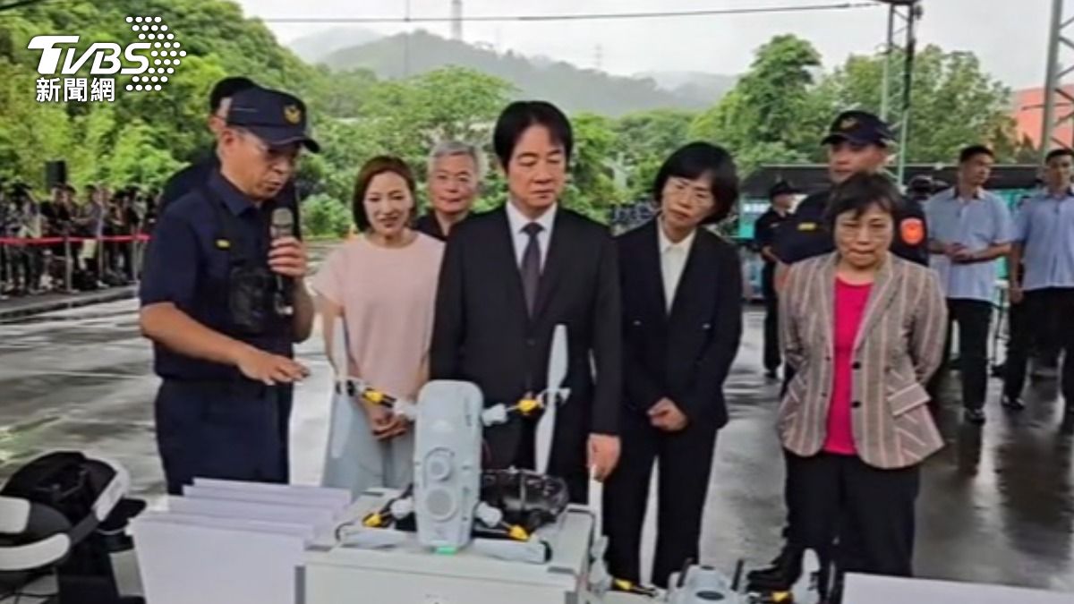 總統賴清德視察保二總隊CQB戰鬥演練,無人機因大雨影響臨時缺席。(圖/TVBS)