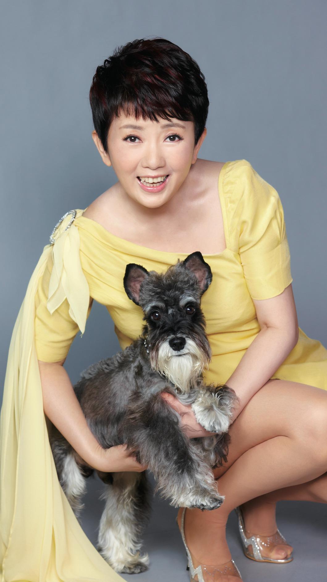 周思潔人美心善,愛犬Lucky是她從路邊救援而來。(圖/萊格悠國際文化有限公司提供)