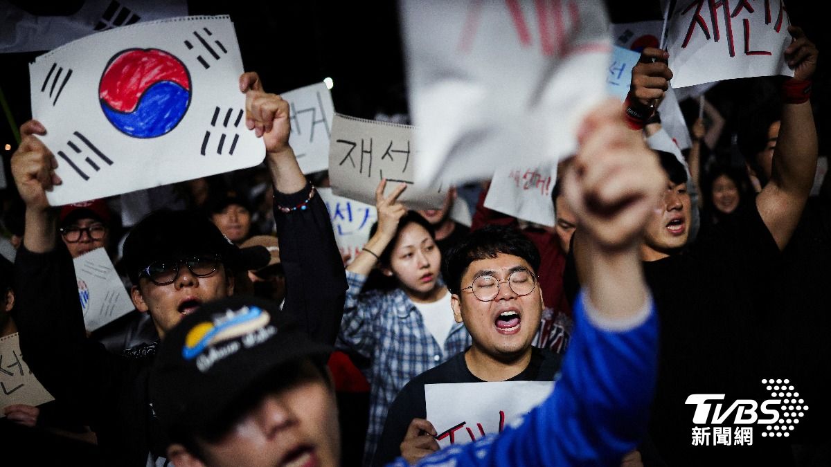 選票不夠引爆怒火!首爾千人圍堵開票所 驚傳選務人員受困逾24小時
