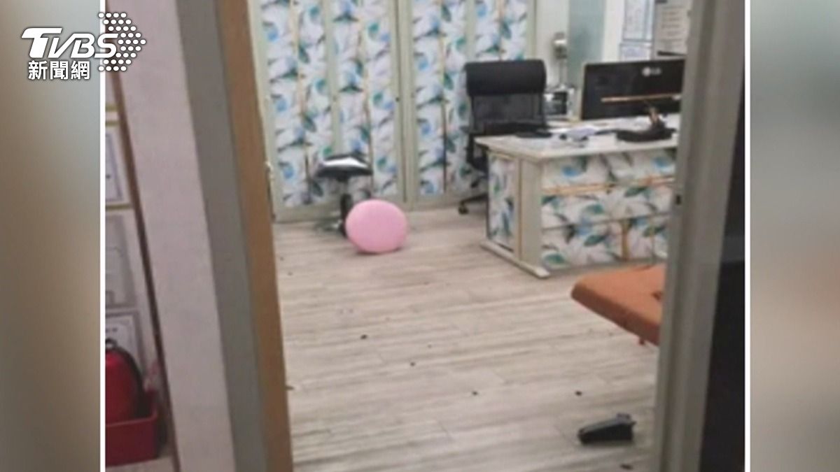 疑男長疔瘡要開刀遭拒!嗆「做流氓不是第一天」砸女醫診間。(圖/TVBS)